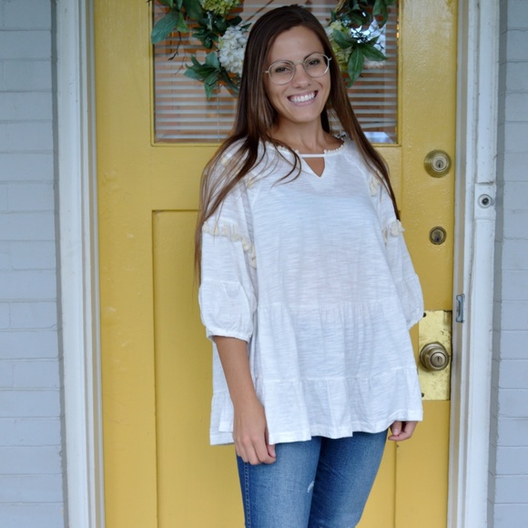 Tops - Cute White Pom Top